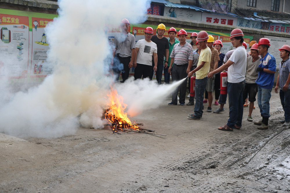 福建易順建筑工程有限公司“東升商城”工程2017年度《安全生產月》消防、救援應急演練