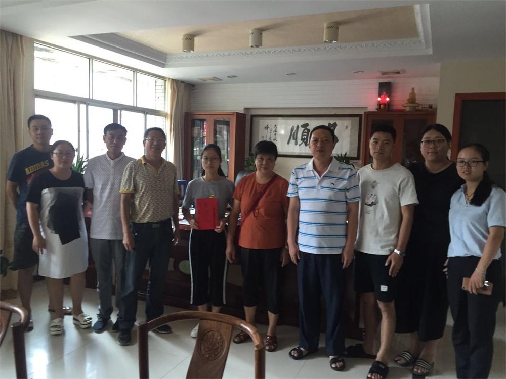 福建易順建筑工程有限公司2017年第一屆：“金秋助學(xué)，學(xué)子圓夢，誠信你我，感恩社會”